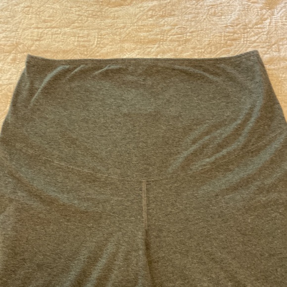 Isabel Maternity | Over-the-Bump Heather Grey Ankle Length Leggings - Picture 3 of 4